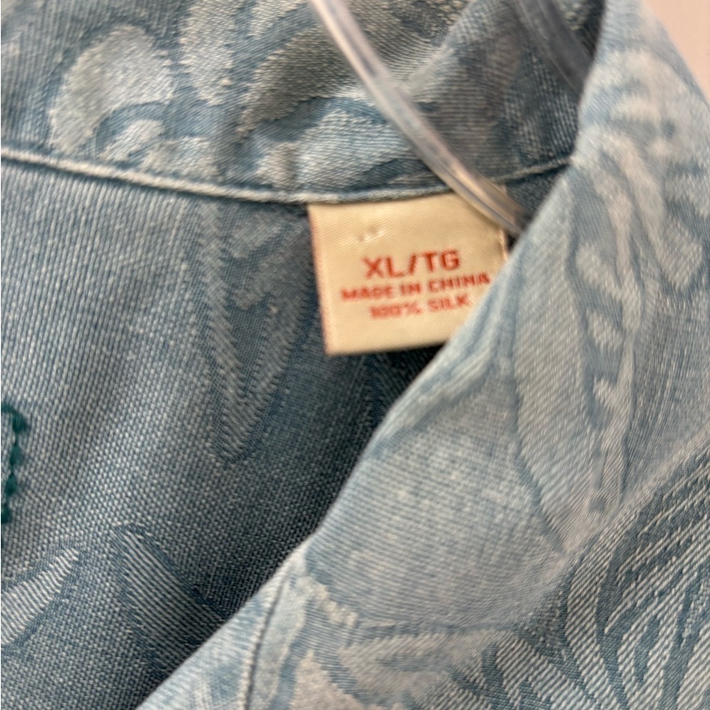 Tommy Bahama 100% Silk Blue Floral Button Down Shirt - Picture 4 of 6